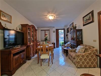 casa indipendente in vendita a Prato in zona Casale