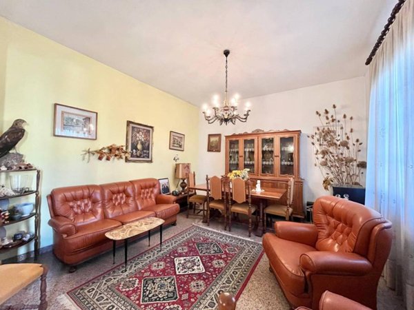 casa indipendente in vendita a Prato in zona Tavola