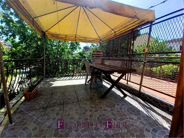 casa indipendente in vendita a Prato