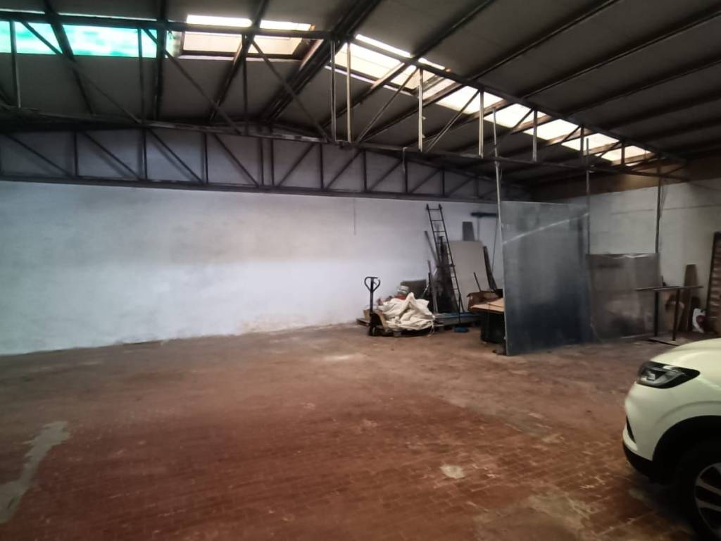 locale commerciale in vendita a Prato in zona Narnali