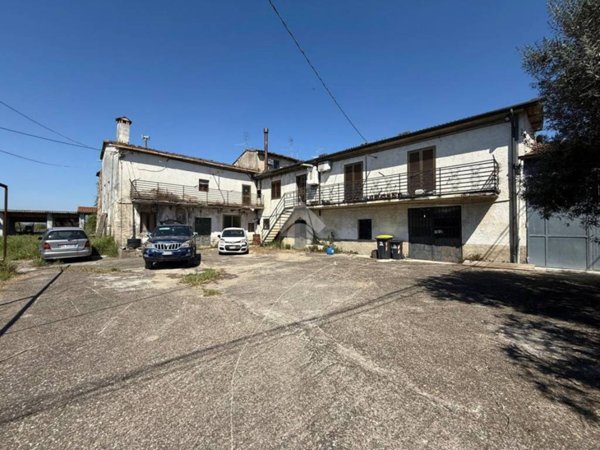 casa indipendente in vendita a Prato in zona Sant'Ippolito