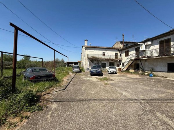 casa indipendente in vendita a Prato in zona Sant'Ippolito