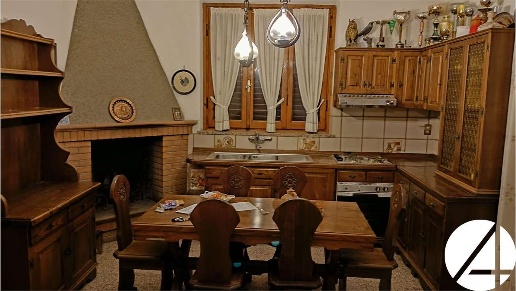 casa indipendente in vendita a Prato in zona Tavola