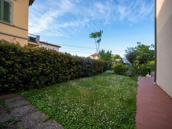 appartamento in vendita a Prato in zona Paperino