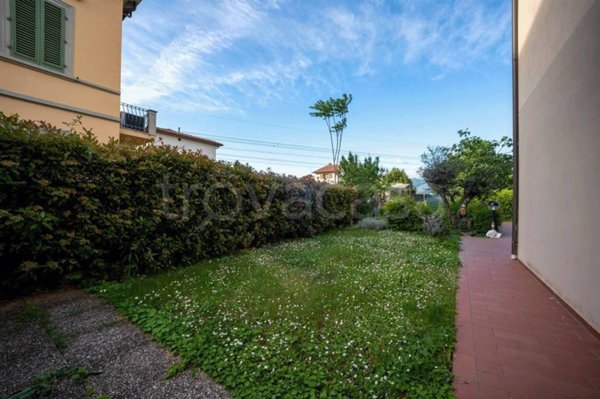 appartamento in vendita a Prato in zona Paperino