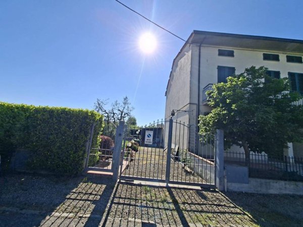 casa indipendente in vendita a Prato in zona Tavola