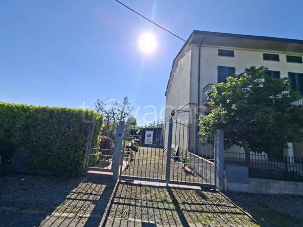 casa indipendente in vendita a Prato in zona Tavola
