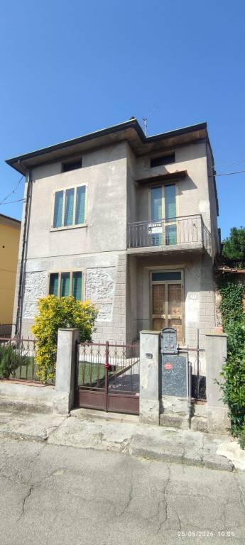 casa indipendente in vendita a Prato in zona Figline