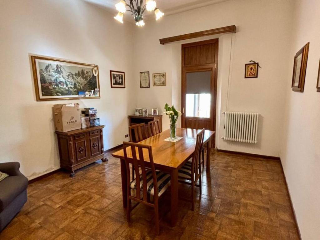 casa indipendente in vendita a Prato in zona Iolo