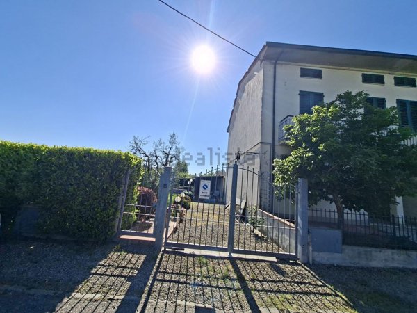 casa indipendente in vendita a Prato in zona Tavola