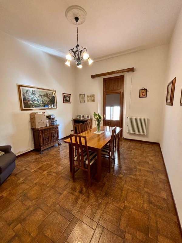 casa indipendente in vendita a Prato in zona Iolo