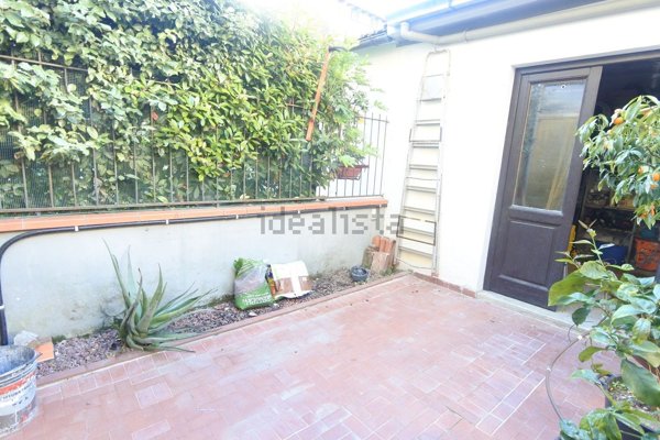 casa indipendente in vendita a Prato