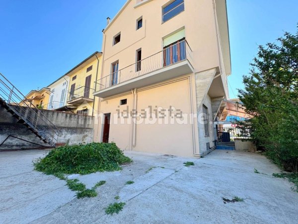 casa indipendente in vendita a Prato in zona Grignano