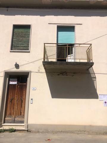 casa indipendente in vendita a Prato