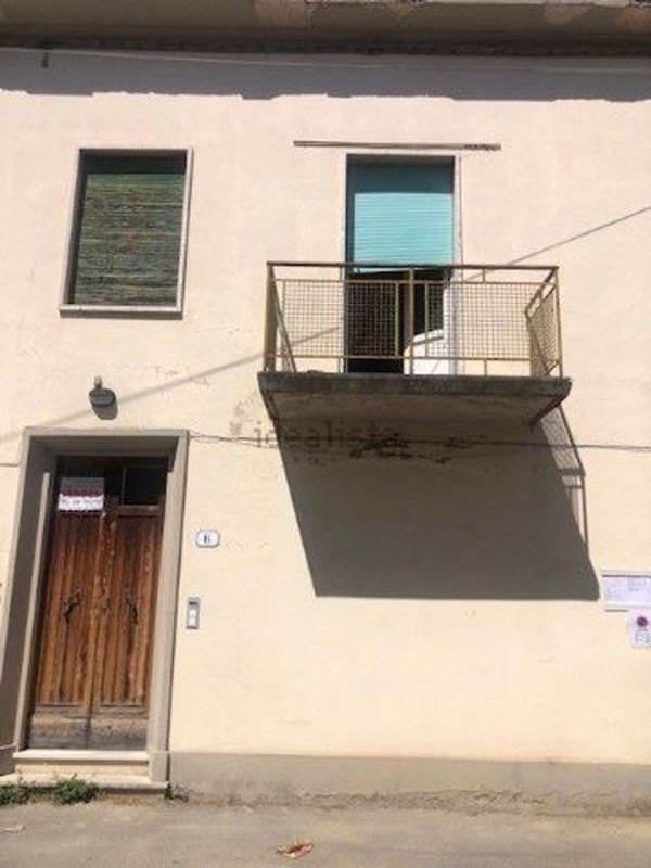 casa indipendente in vendita a Prato