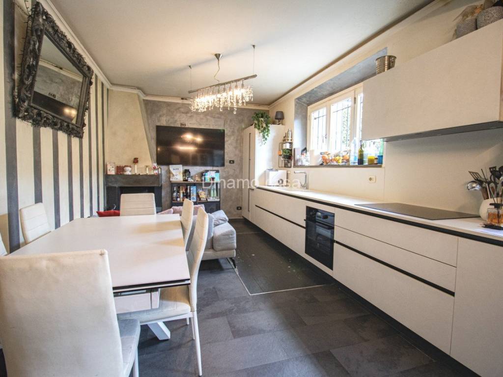 appartamento in vendita a Prato in zona Grignano