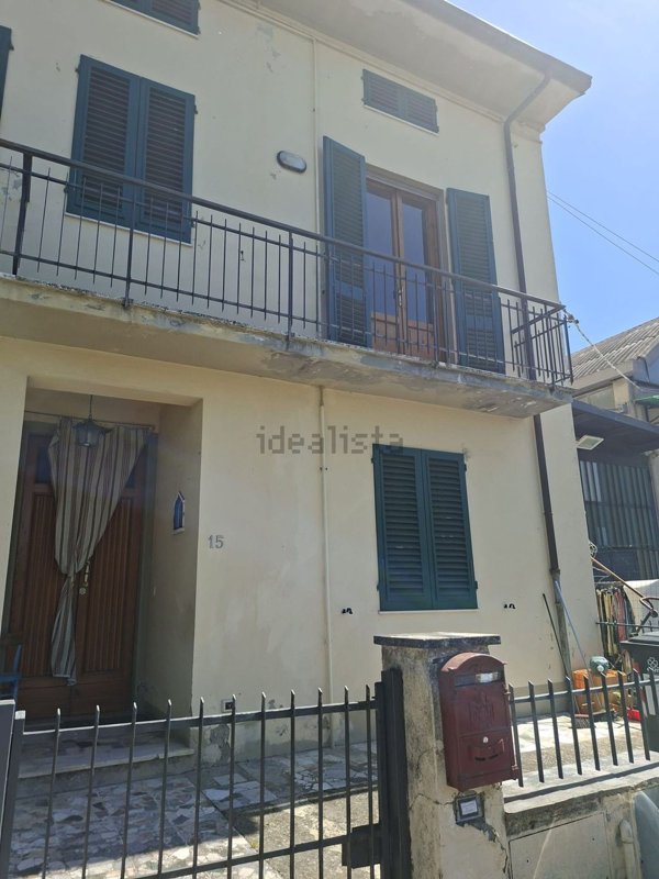 casa indipendente in vendita a Prato in zona Tavola
