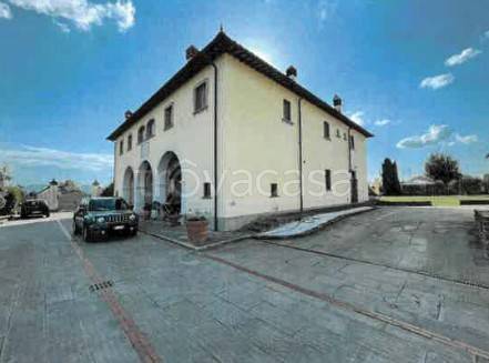 casa indipendente in vendita a Prato in zona Castelnuovo