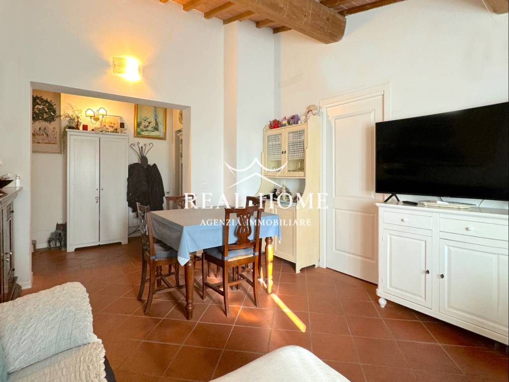 appartamento in vendita a Prato in zona Castelnuovo