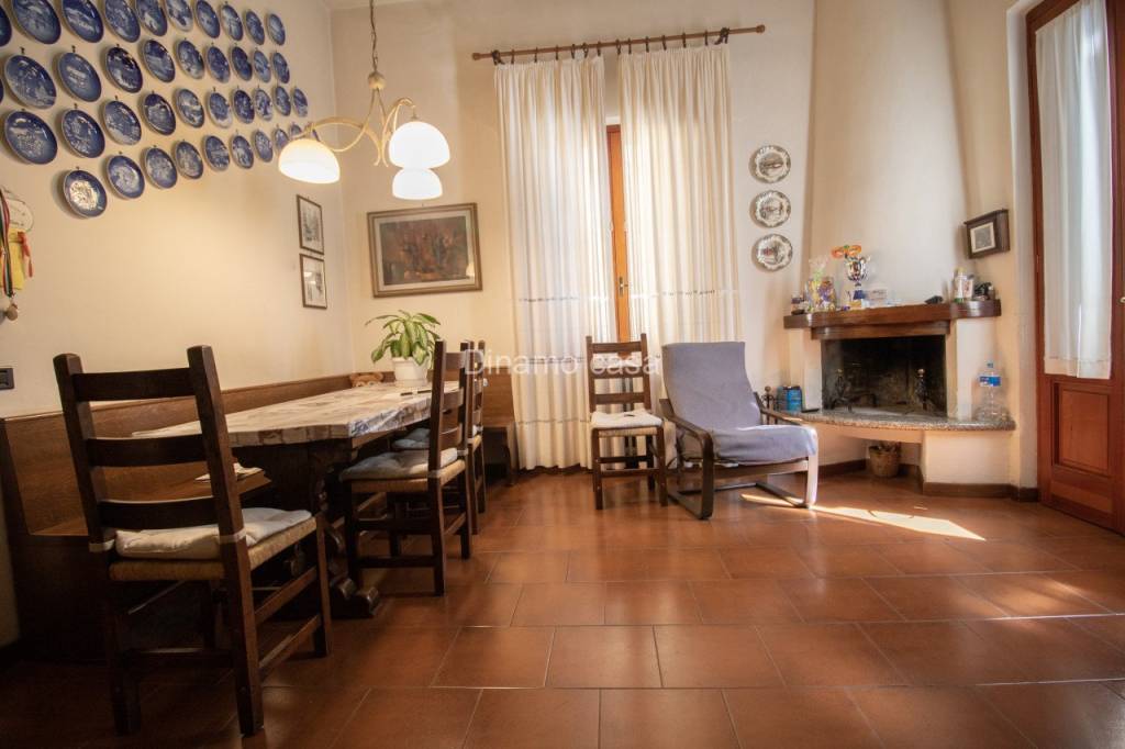 casa indipendente in vendita a Prato in zona Tavola