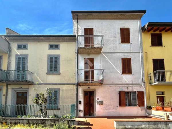 casa indipendente in vendita a Prato in zona Sant'Ippolito