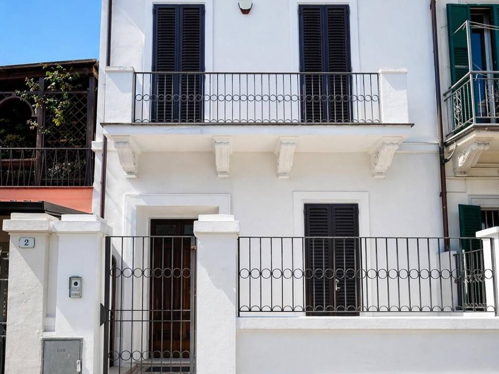 casa indipendente in vendita a Prato