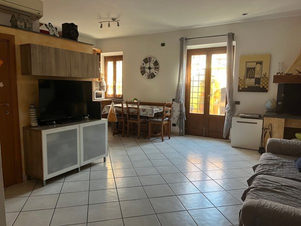casa indipendente in vendita a Prato