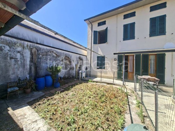 casa indipendente in vendita a Prato in zona Tavola