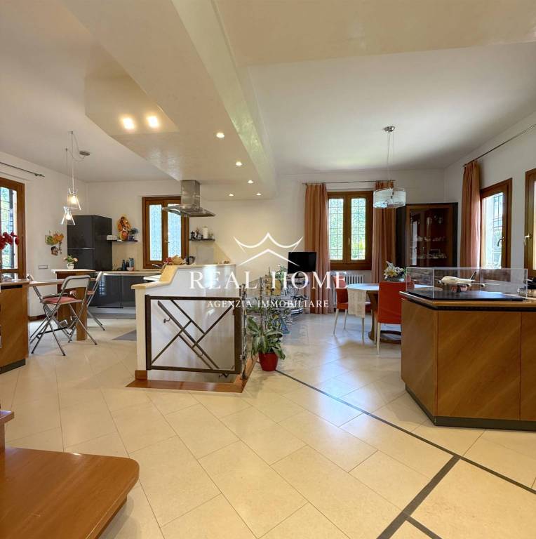 casa indipendente in vendita a Prato in zona Fontanelle