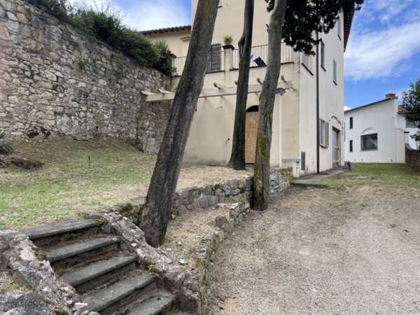 casa indipendente in vendita a Prato in zona Carteano