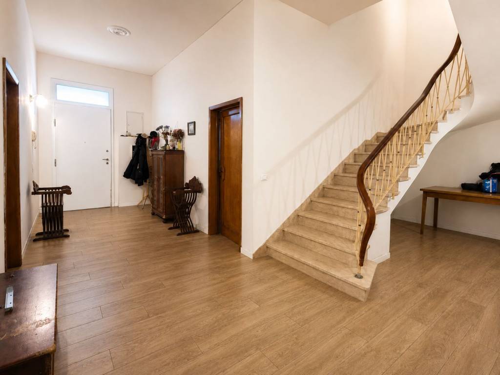 casa indipendente in vendita a Prato