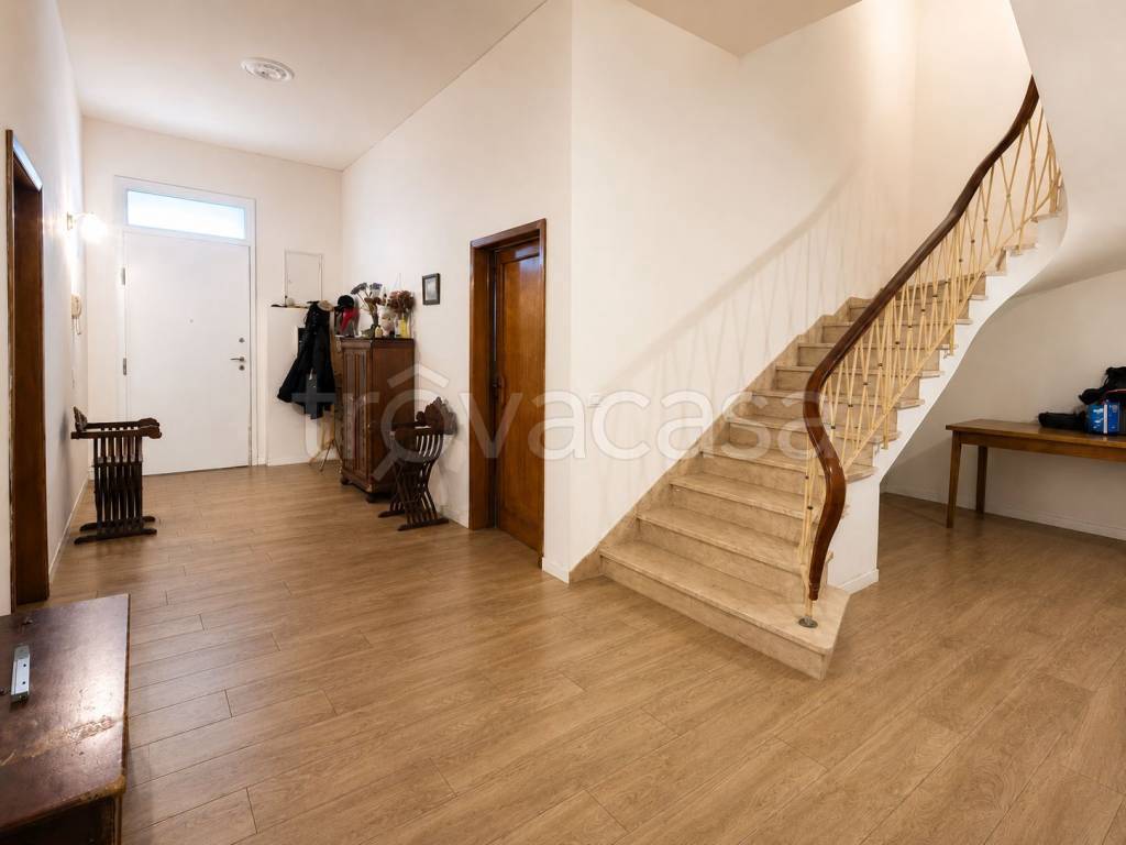 casa indipendente in vendita a Prato