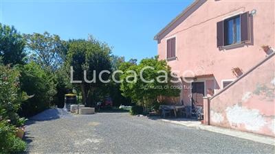 casa indipendente in vendita a Prato in zona Casale