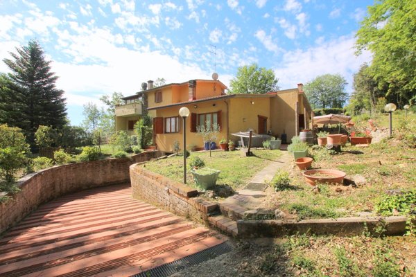 appartamento in vendita a Prato in zona Castelnuovo