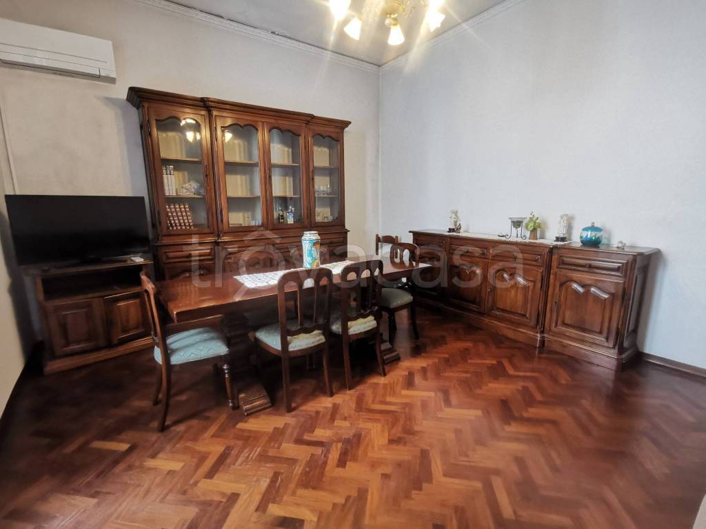casa indipendente in vendita a Prato