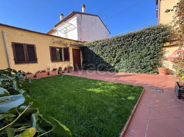casa indipendente in vendita a Prato