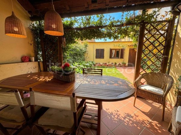 casa indipendente in vendita a Prato