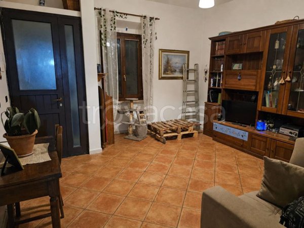 casa indipendente in vendita a Prato in zona Santa Lucia
