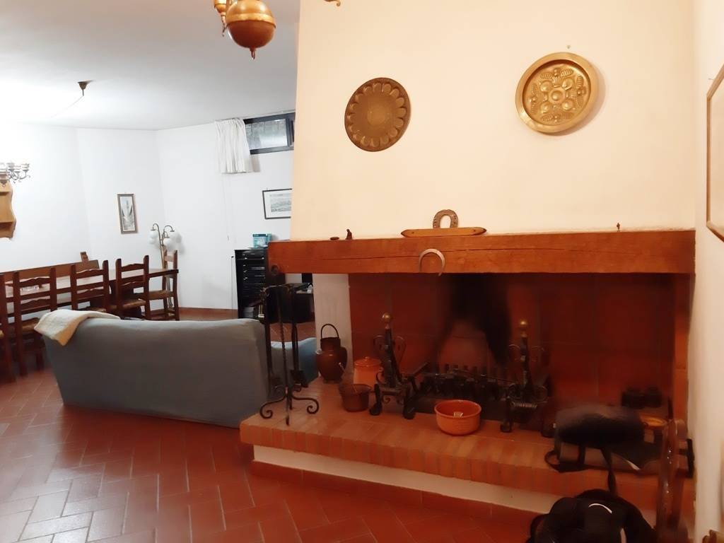 casa indipendente in vendita a Prato in zona Carteano
