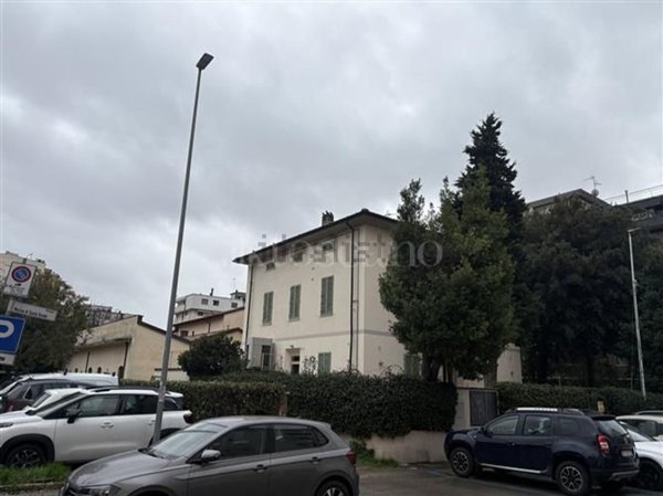 casa indipendente in vendita a Prato