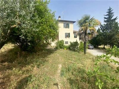 casa indipendente in vendita a Prato in zona Casale