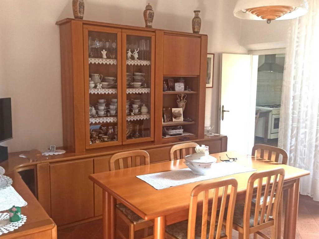 casa indipendente in vendita a Prato in zona Sant'Ippolito