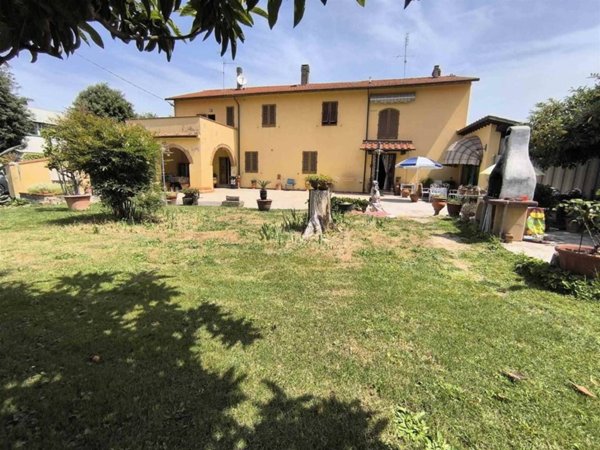 casa indipendente in vendita a Prato in zona Le Badie