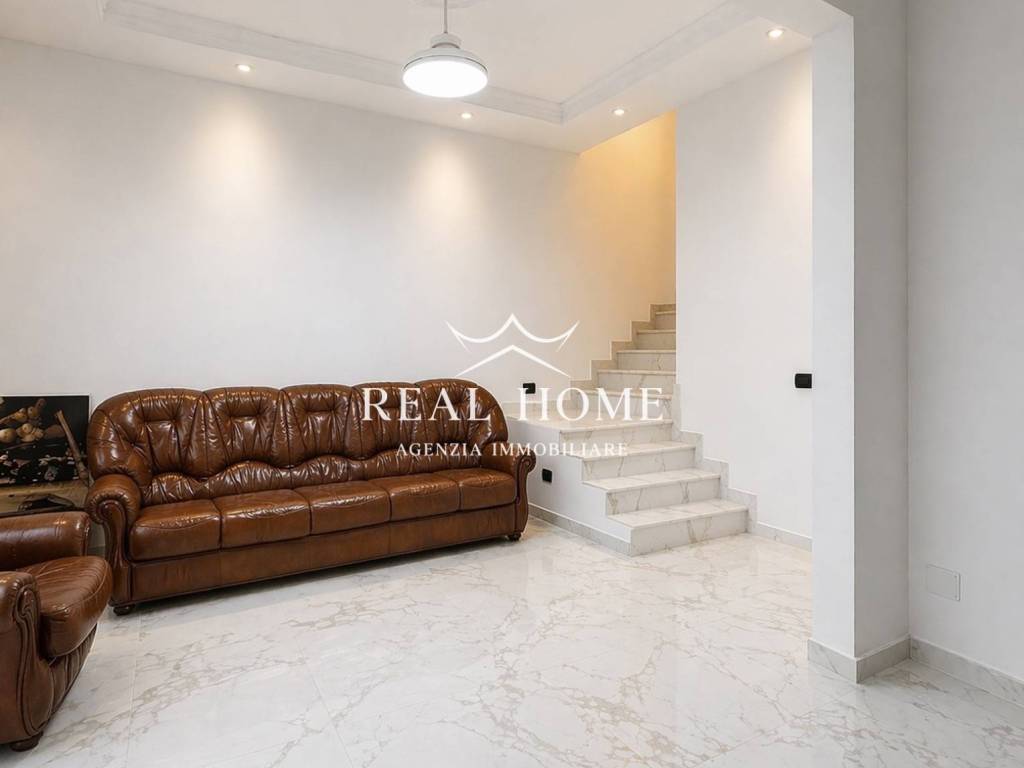 casa indipendente in vendita a Prato