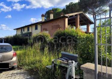 casa indipendente in vendita a Prato in zona Castelnuovo