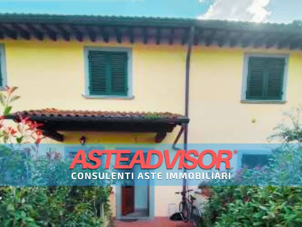 casa indipendente in vendita a Prato in zona Castelnuovo