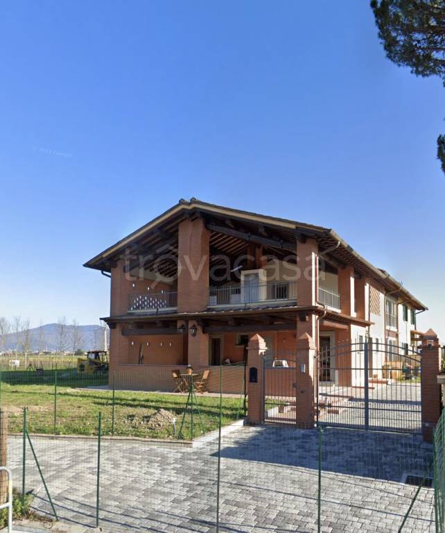casa indipendente in vendita a Prato in zona Castelnuovo