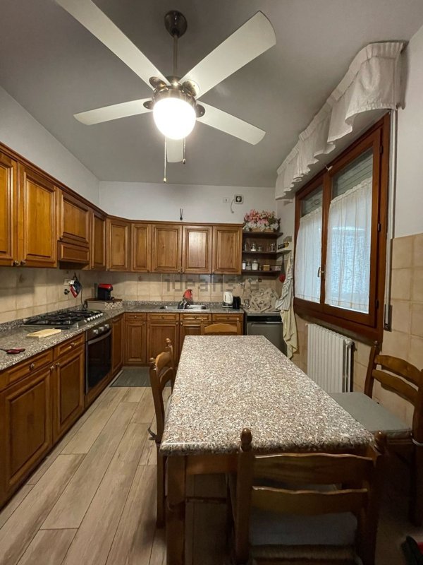 casa indipendente in vendita a Prato