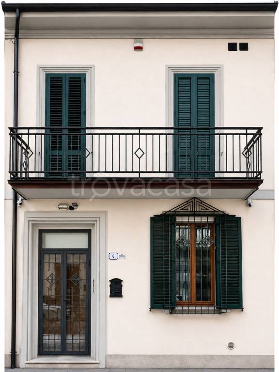 casa indipendente in vendita a Prato