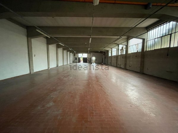 locale di sgombero in vendita a Prato